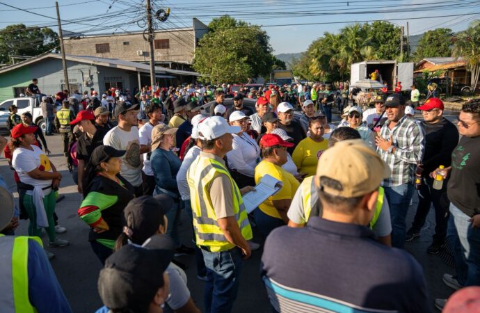 Vecinos y Municipalidad Transforman el Barrio Cabañas en Jornada de Limpieza